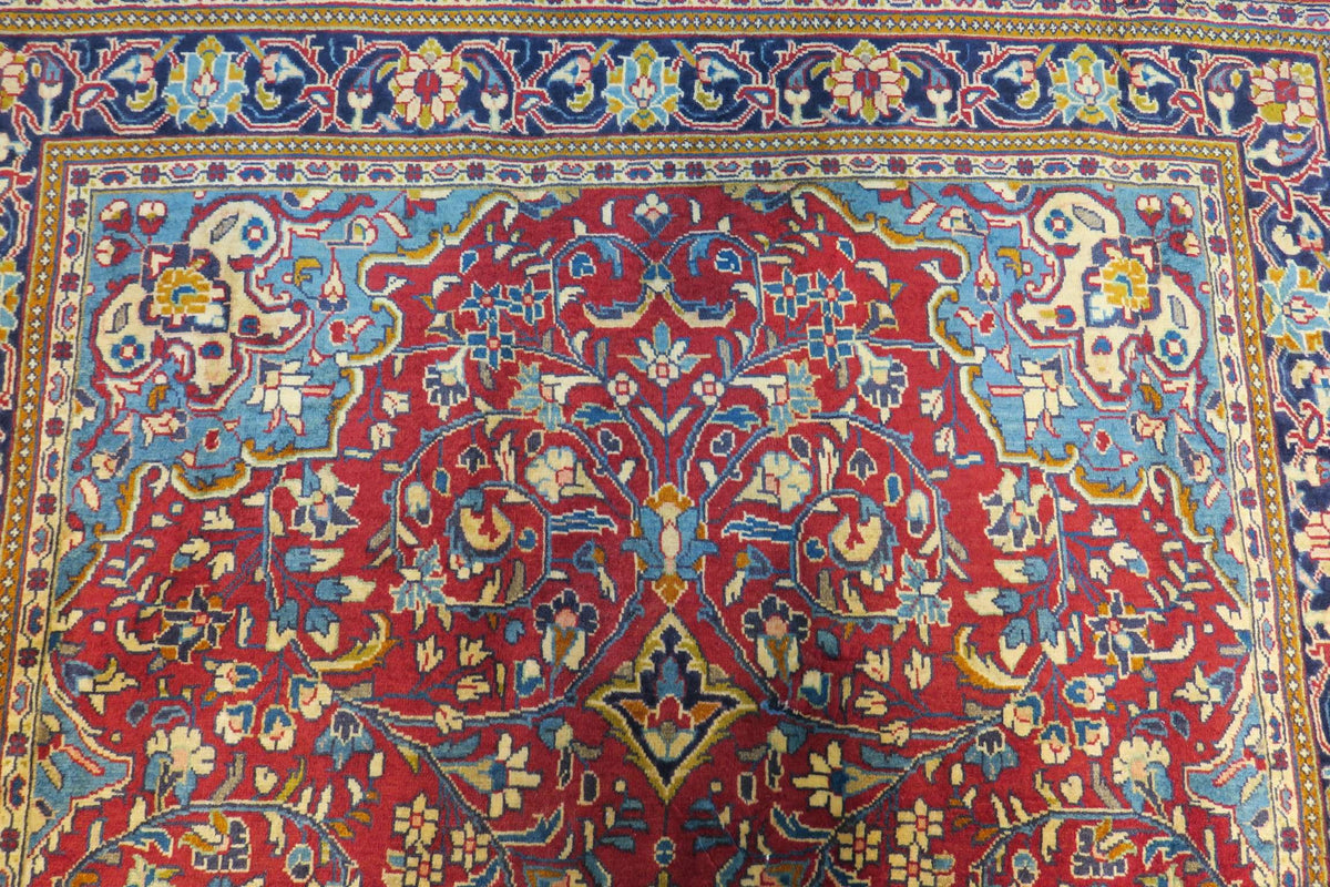 4' 5" x 6' 10" Persian Sarouk Rug