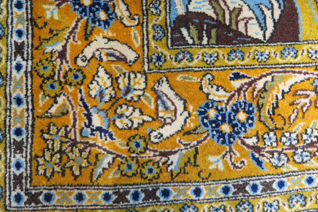 4' 9" x 6' 4" Persian Qoumsheh Rug