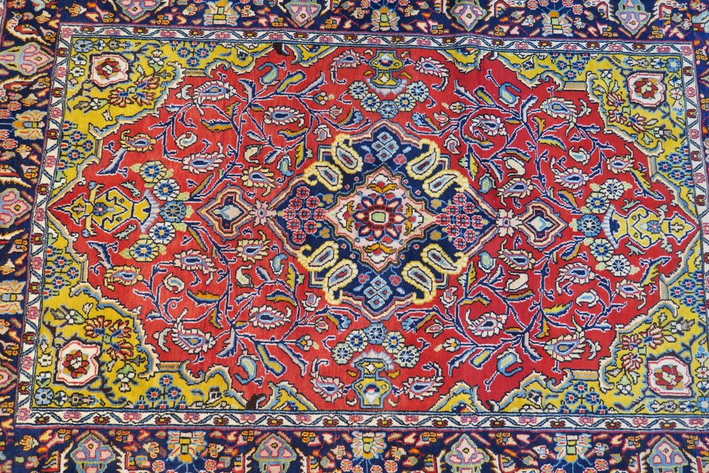 3' 4" x 5' 1" Persian Qoumsheh Rug
