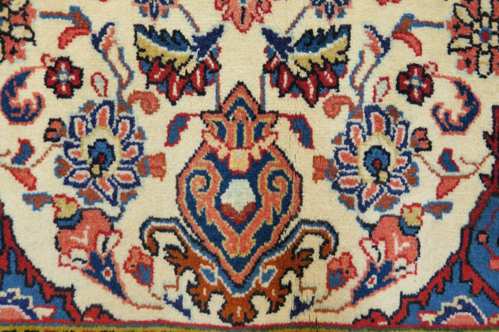3' 5" x 5' 3" Persian Sarouk Rug