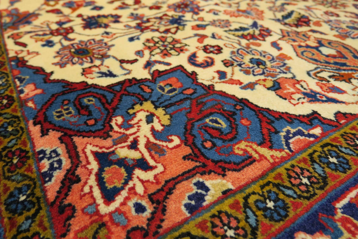 3' 5" x 5' 3" Persian Sarouk Rug