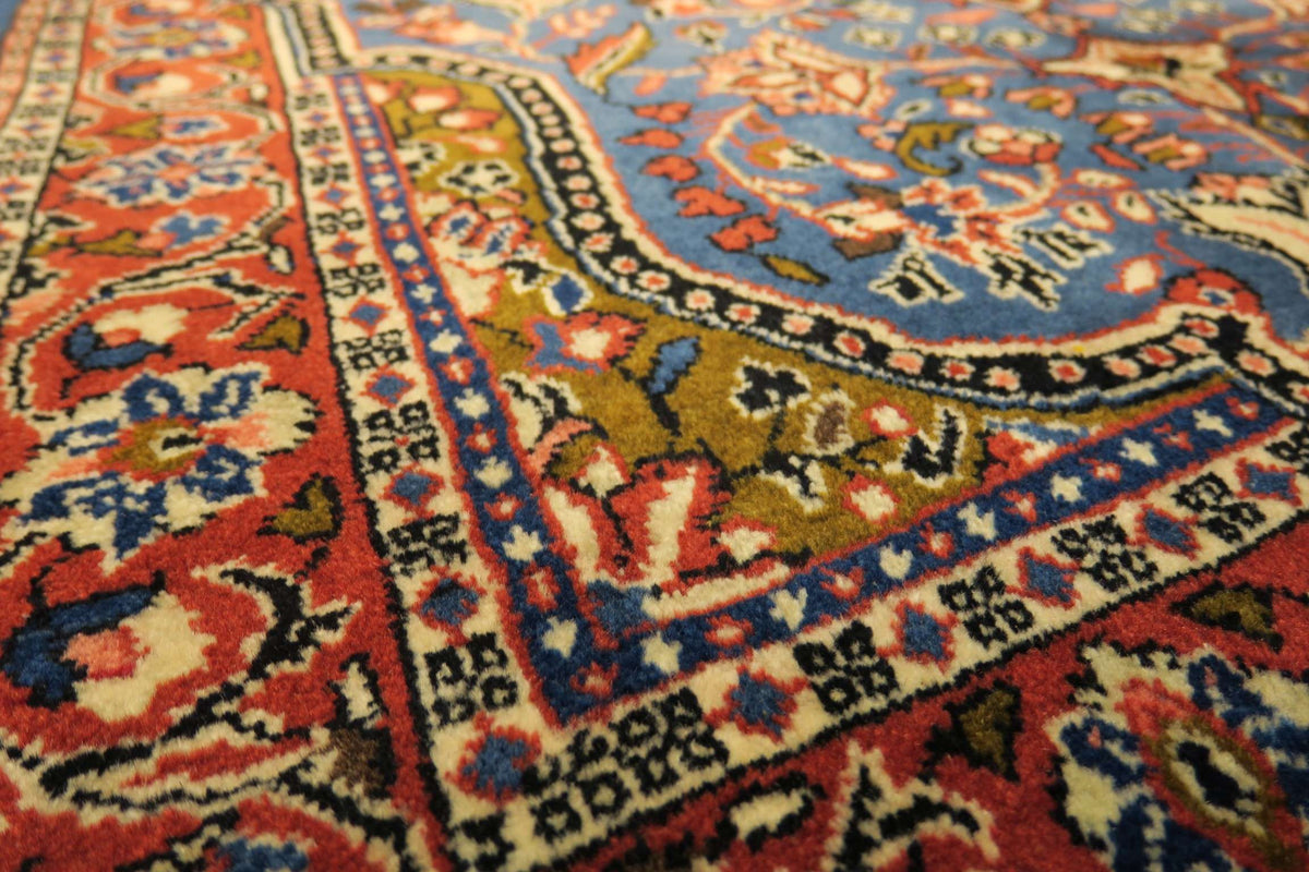 3' 5" x 5' 1" Persian Sarouk Rug