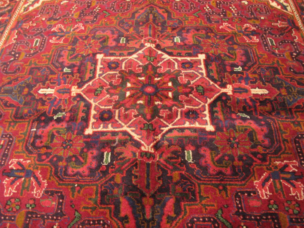 7' 0" x 9' 8" Persian Heriz Rug image 7