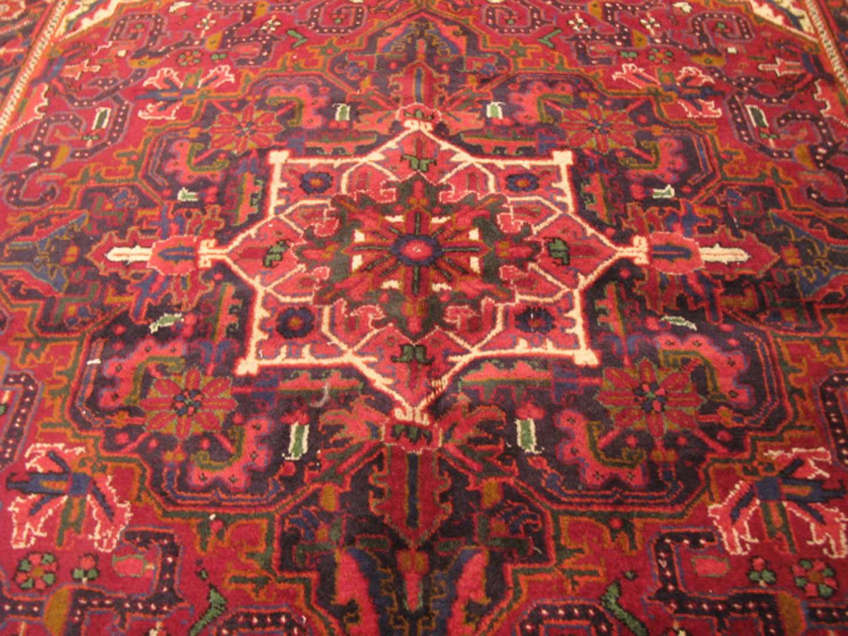 7' 0" x 9' 8" Persian Heriz Rug image 7