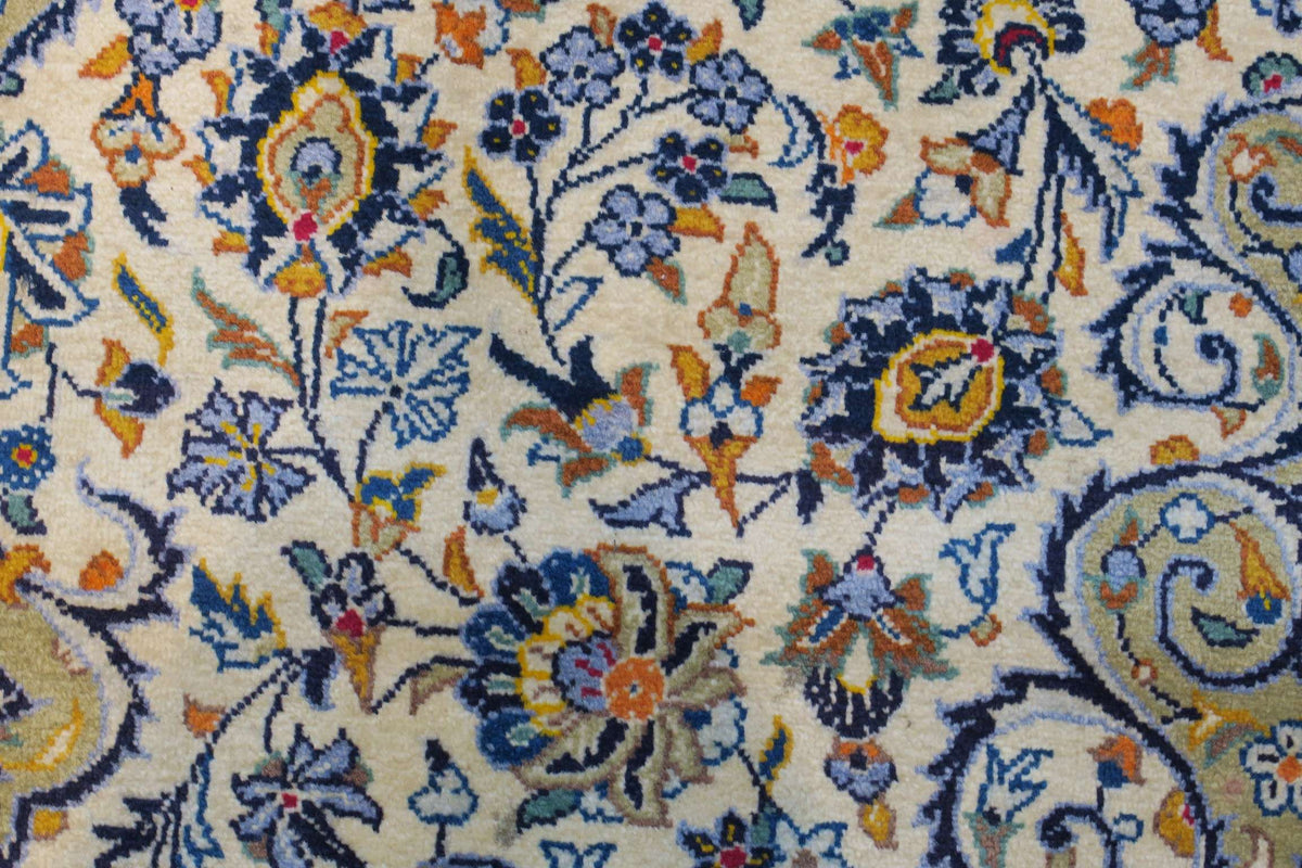 4' 7" x 7' 2" Persian Kashan Rug image 7