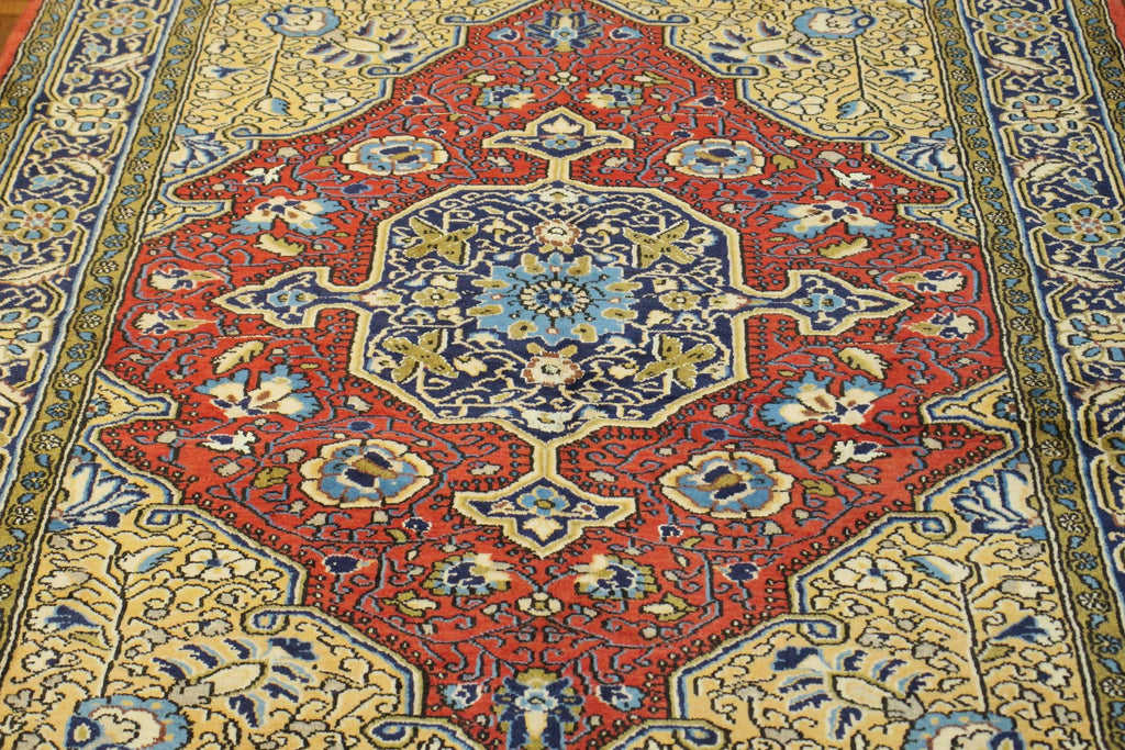 3' 5" x 5' 6" Persian Qoumsheh Rug image 1