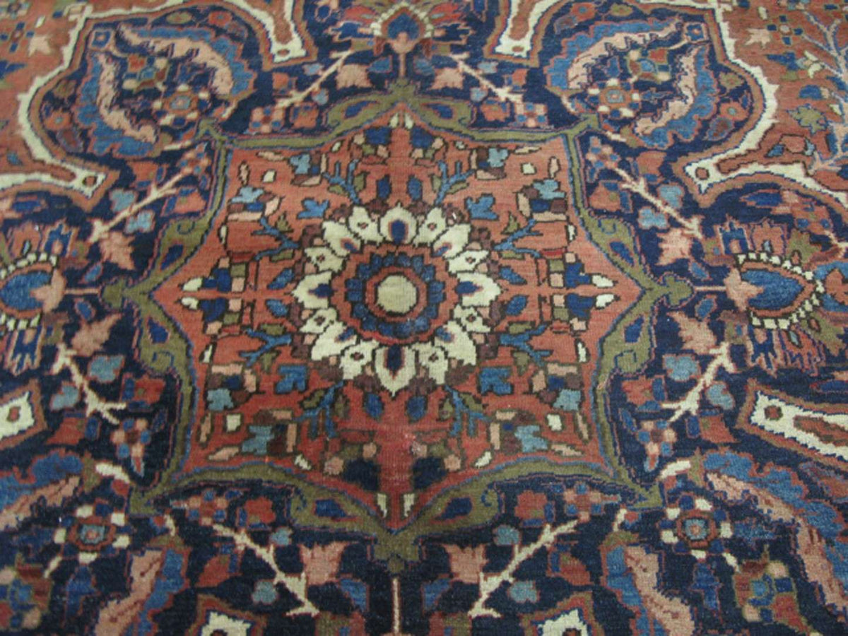 9' 5" x 12' 6" Persian Heriz Rug image 3