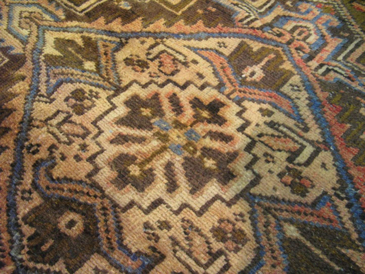 6' 8" x 10' 5" Vintage Heriz Rug image 7
