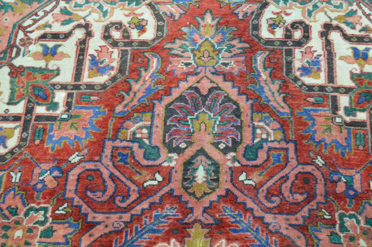 7' 7" x 11' 3" Persian Heriz Rug image 3