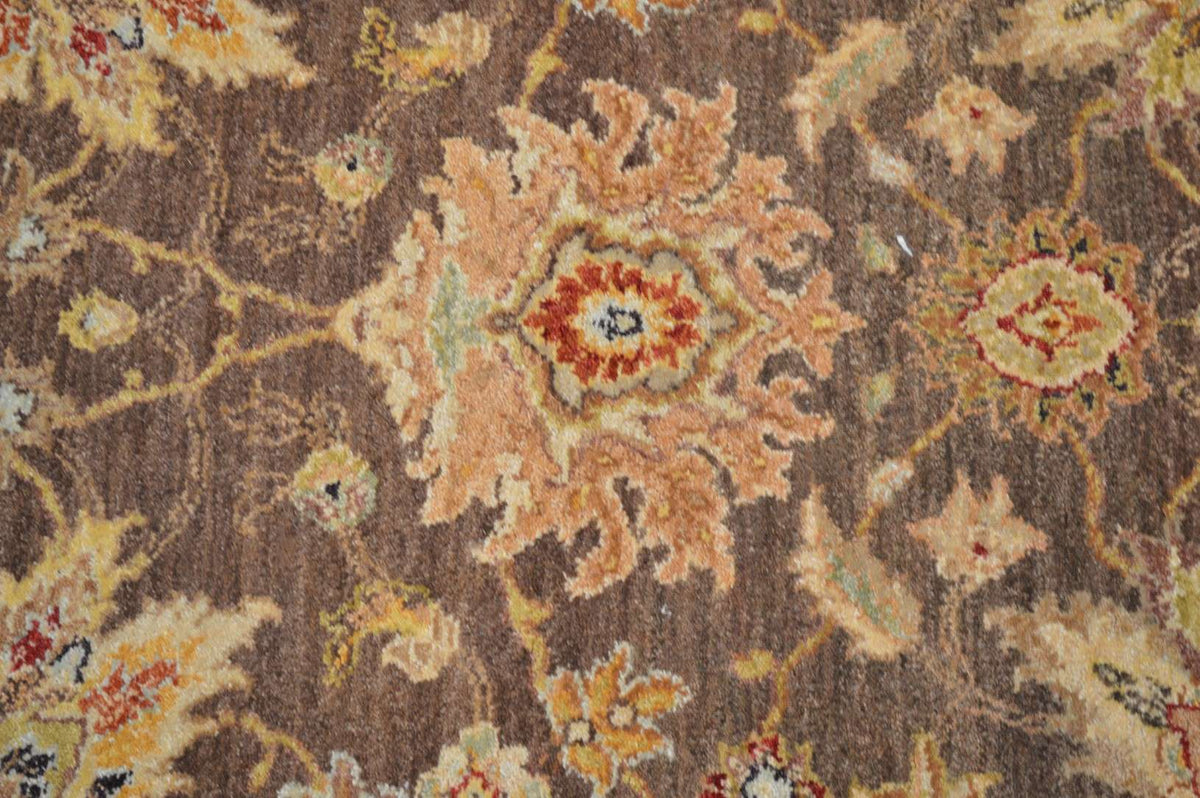 7' 9" x 8' 0" India Sultanabad Round Rug image 5