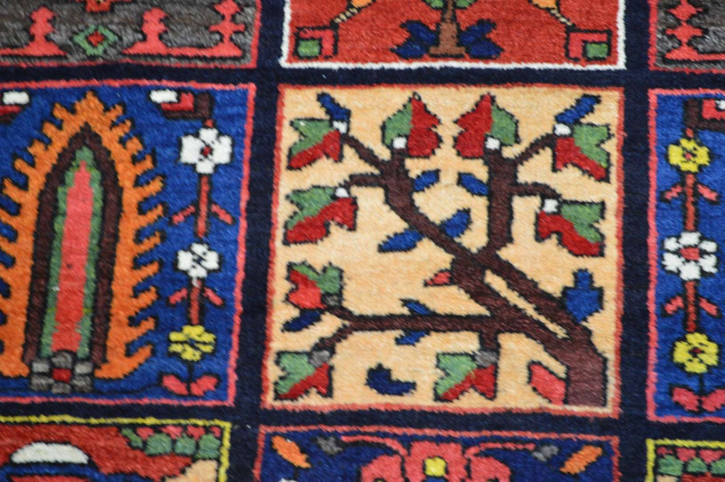 7' 0" x 10' 5" Vintage Bakhtiari Rug image 5