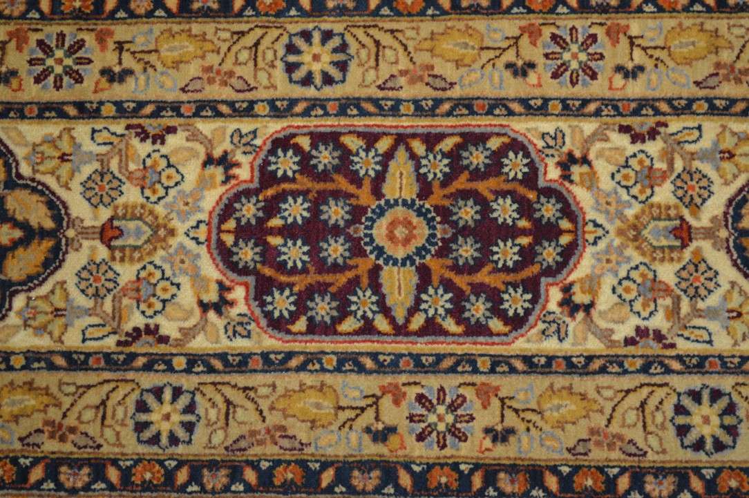 8' 1" x 10' 3" India Sultanabad Rug image 5