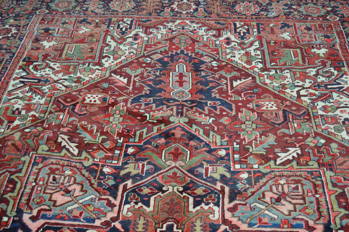 7' 9" x 11' 4" Persian Heriz Rug image 3