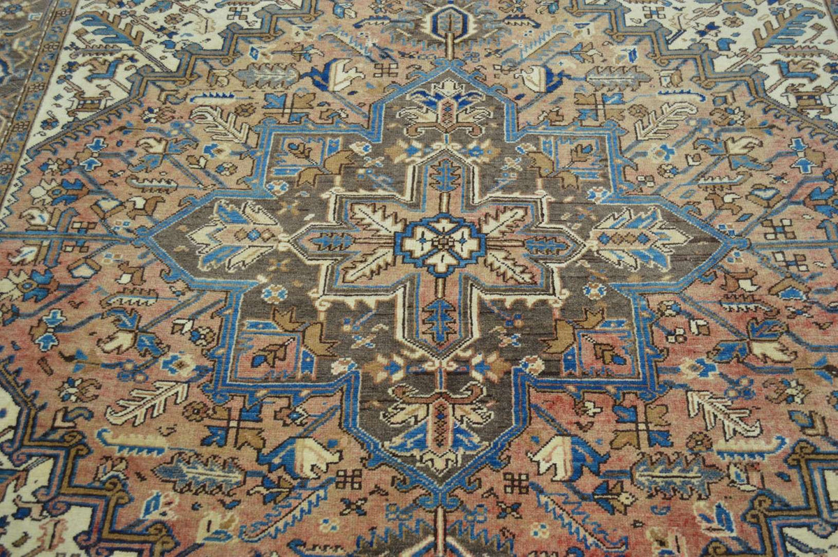 7' 6" x 8' 5" Persian Heriz Rug image 2