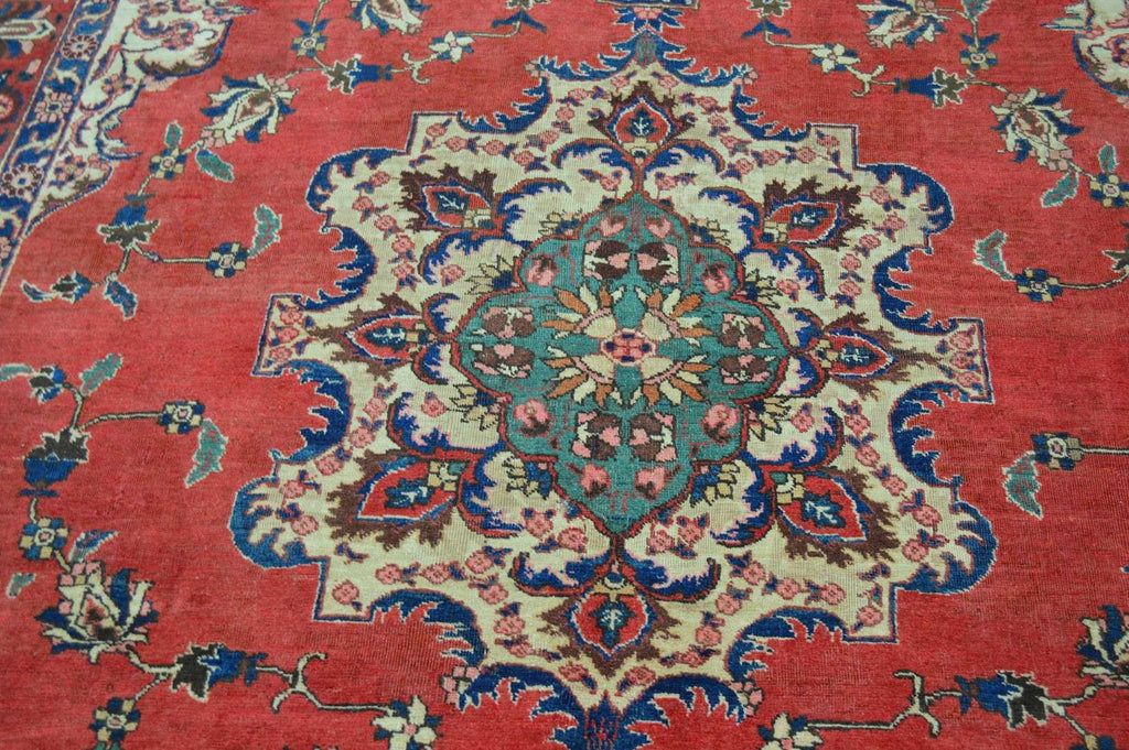 7' 3" x 10' 7" Persian Tabriz Rug image 4