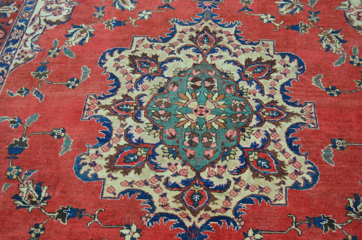7' 3" x 10' 7" Persian Tabriz Rug image 4