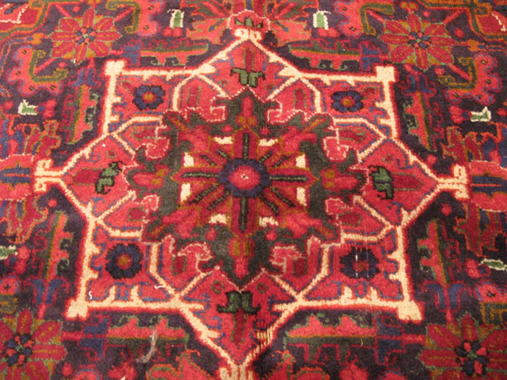 7' 0" x 9' 8" Persian Heriz Rug image 2