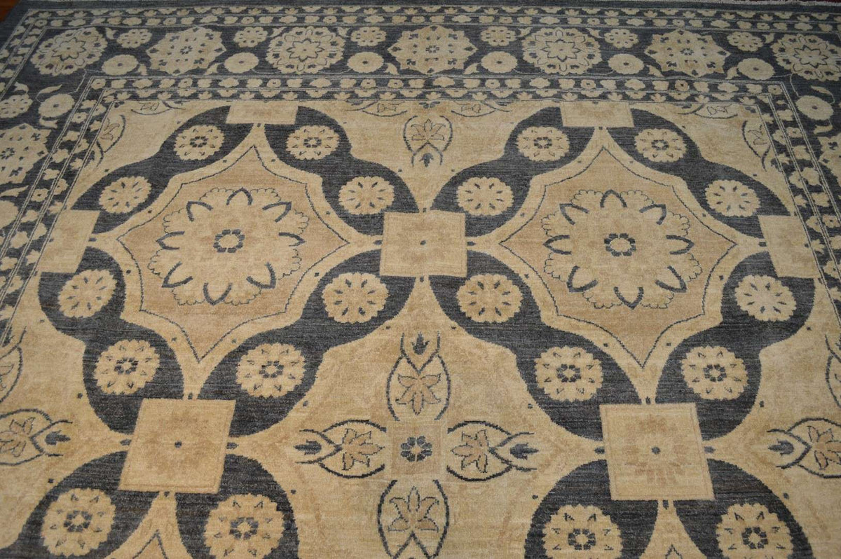 9' 10" x 13' 10" Pakistan Peshawar Rug image 2