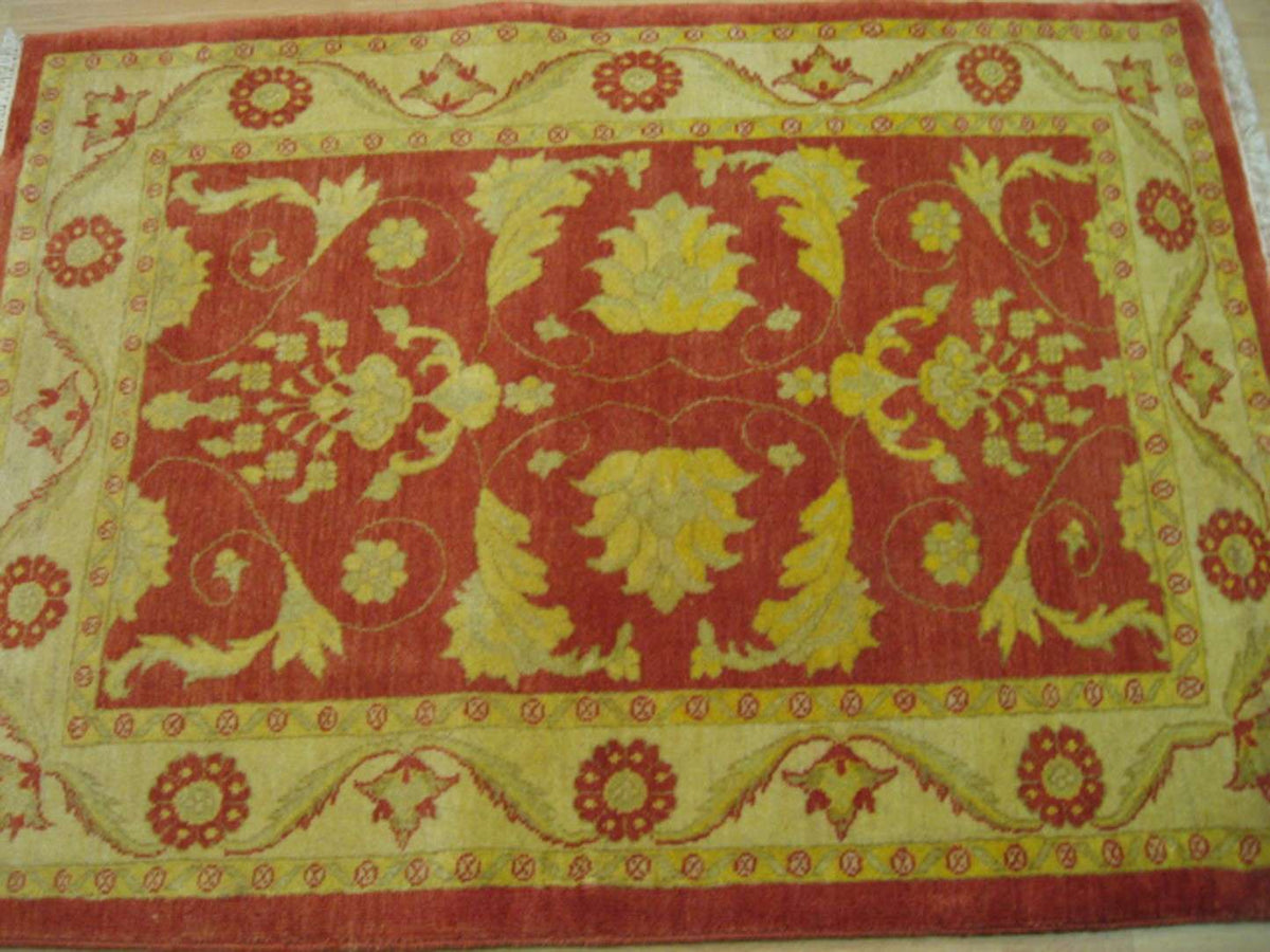 3' 6" x 4' 9" Persian Sultanabad Rug image 4