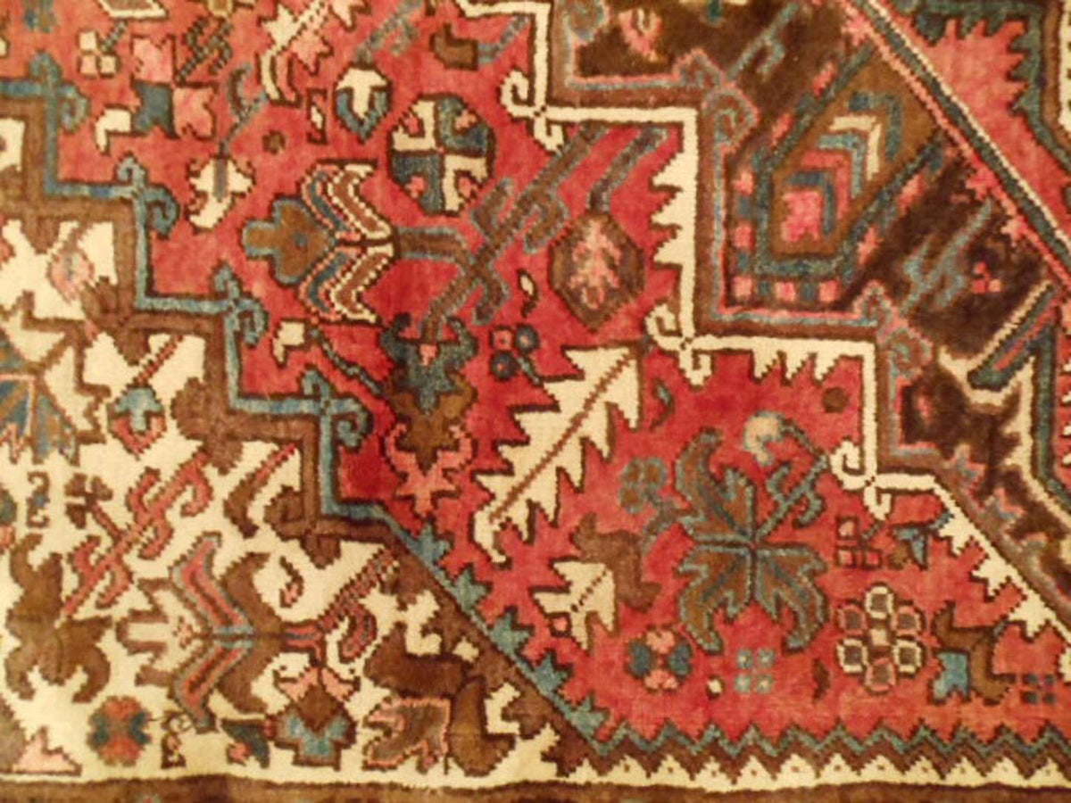 6' 9" x 8' 1" Persian Heriz Rug image 2