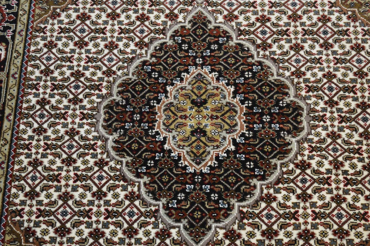 4' 3" x 6' 2" India Bijar Rug image 4