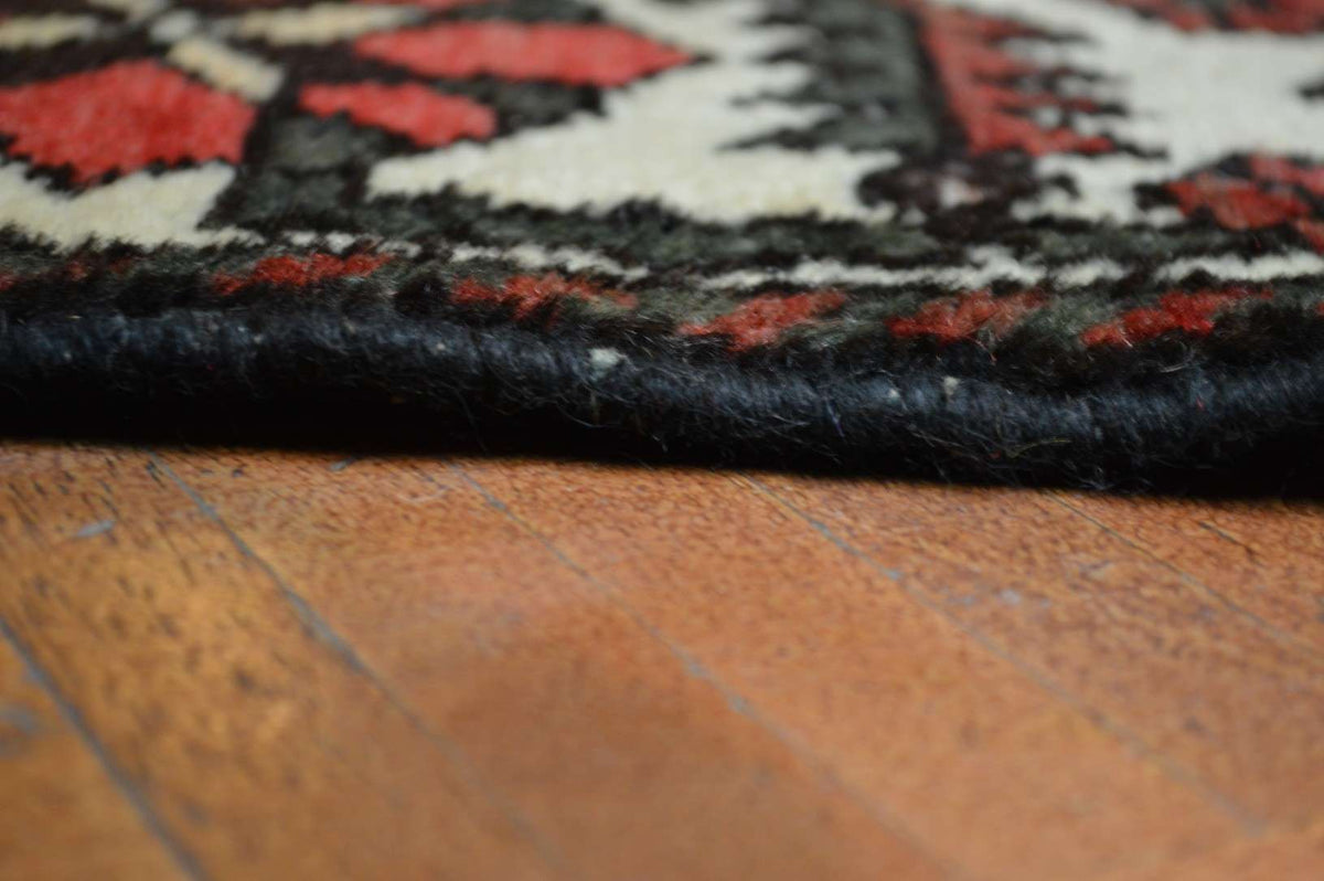4' 1" x 6' 3" Persian Bakhtiari Rug image 3