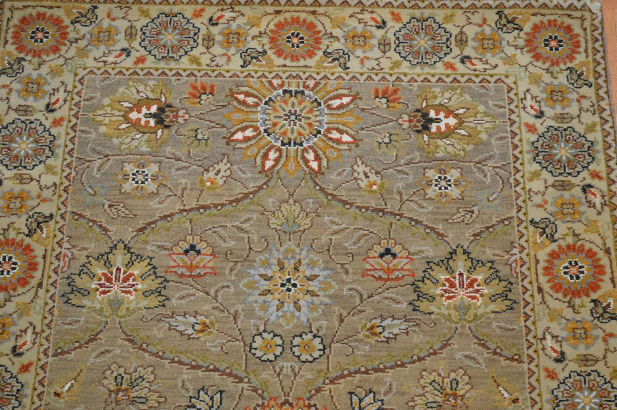 2' 6" x 3' 8" India Agra Rug image 6