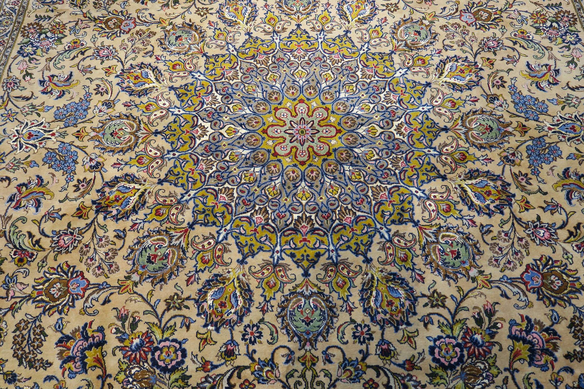 9' 8" x 13' 4" Persian Kashan Rug image 5