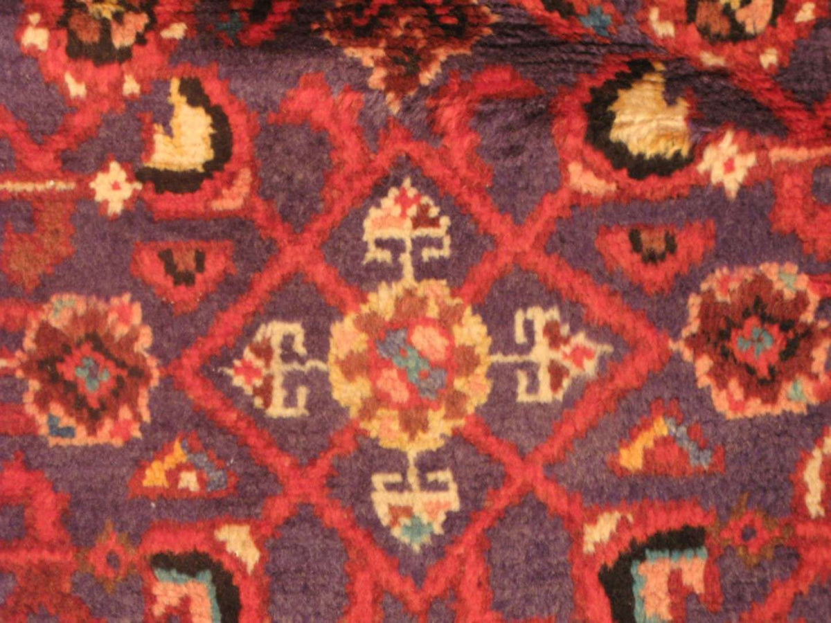 5' 2" x 10' 8" Vintage Hosseinabad Rug image 9