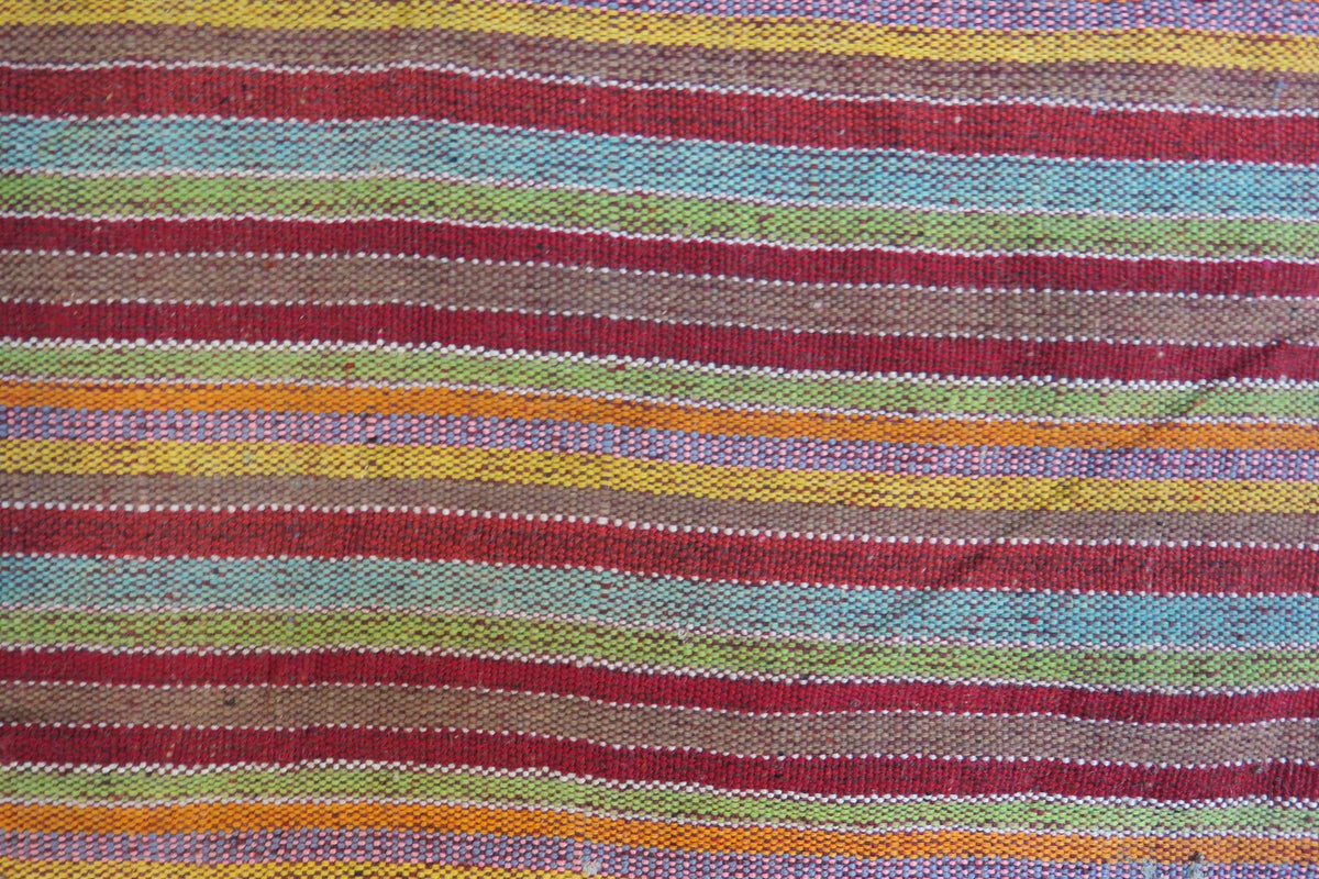 4' 10" x 7' 0" Persian Hamadan Rug image 6