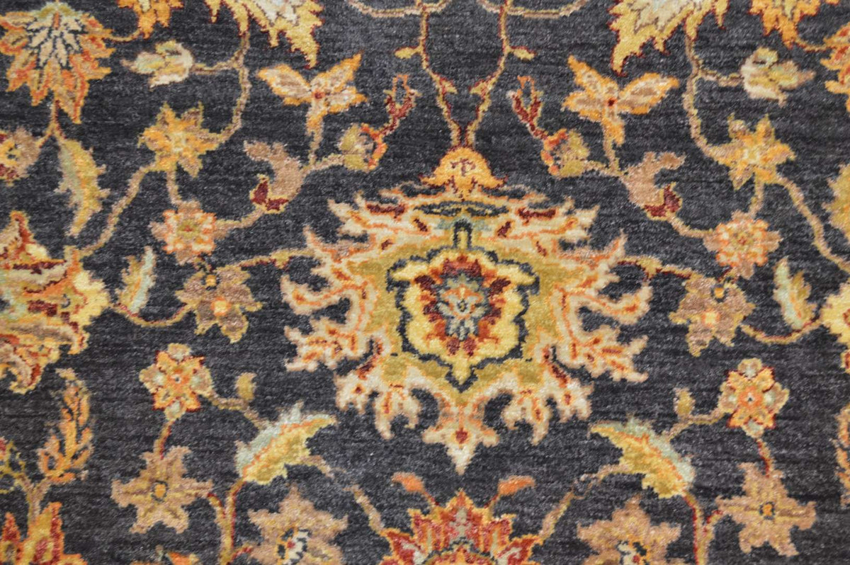 7' 9" x 10' 3" India Sultanabad Rug image 6