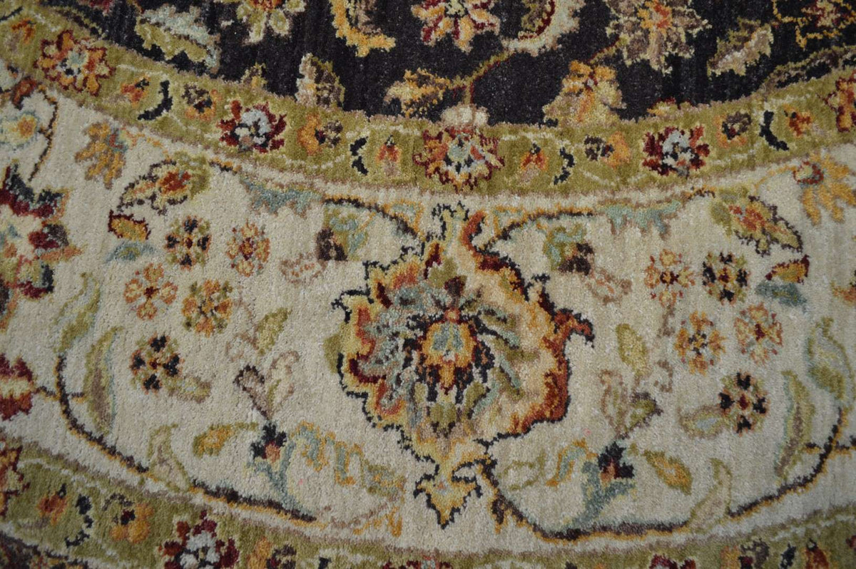 8' 0" x 8' 1" India Sultanabad Round Rug image 5