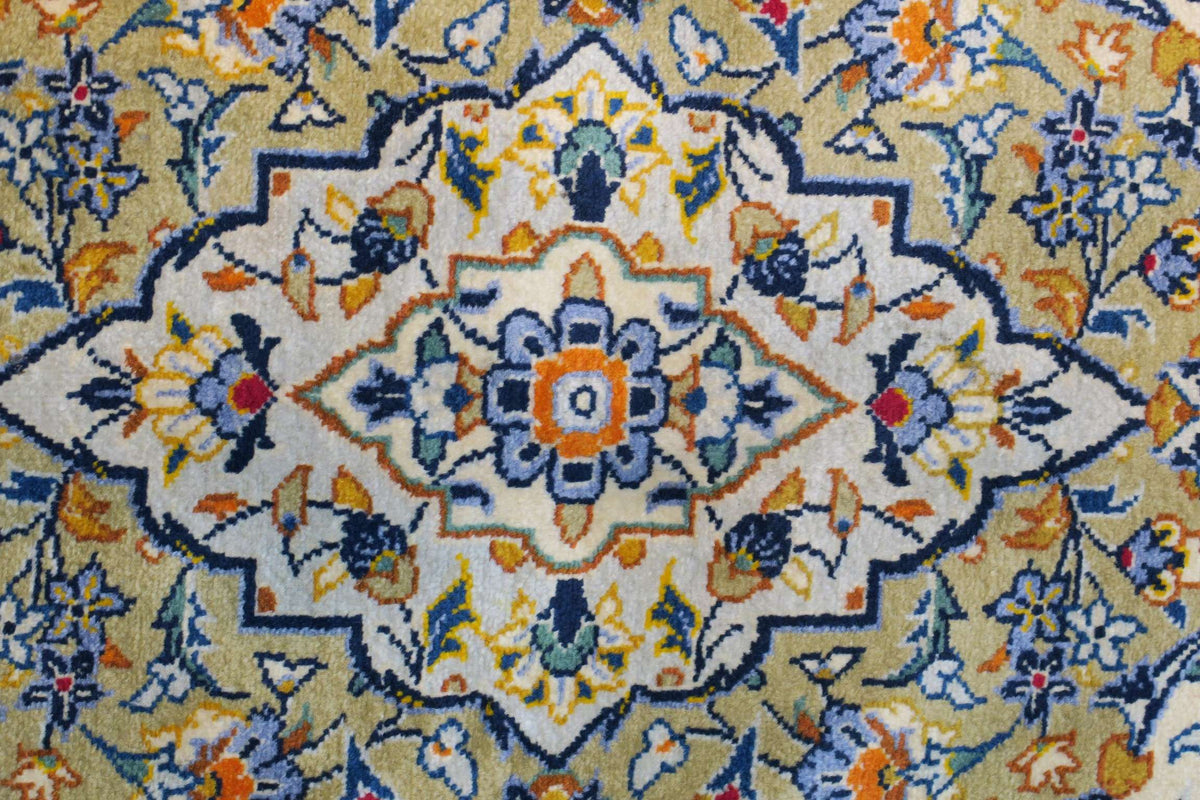 4' 7" x 7' 2" Persian Kashan Rug image 1