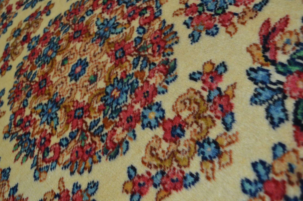 2' 0" x 4' 7" USA Karastan Rug image 5
