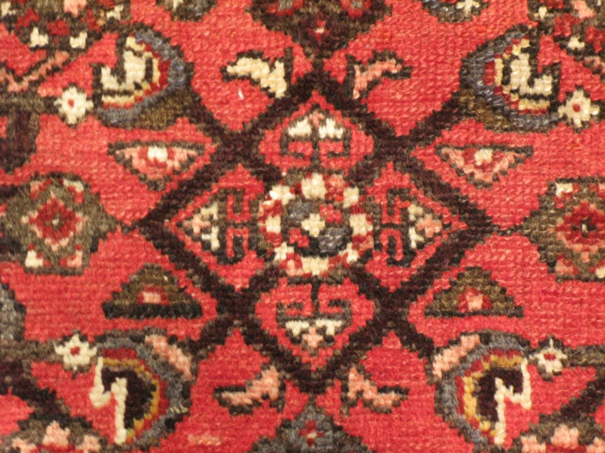 5' 6" x 10' 2" Persian Hosseinabad Rug image 9