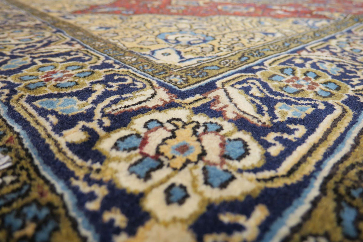 3' 5" x 5' 6" Persian Qoumsheh Rug image 10