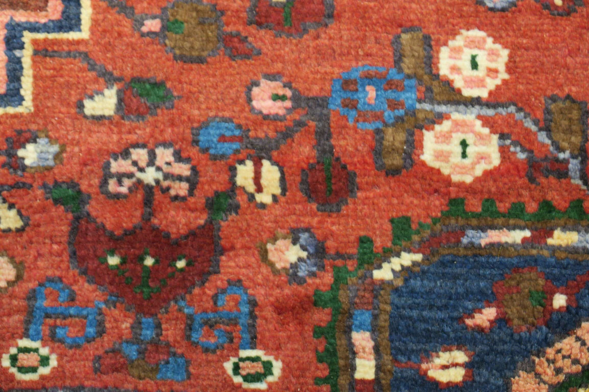 4' 1" x 6' 9" Persian Hamadan Rug image 6