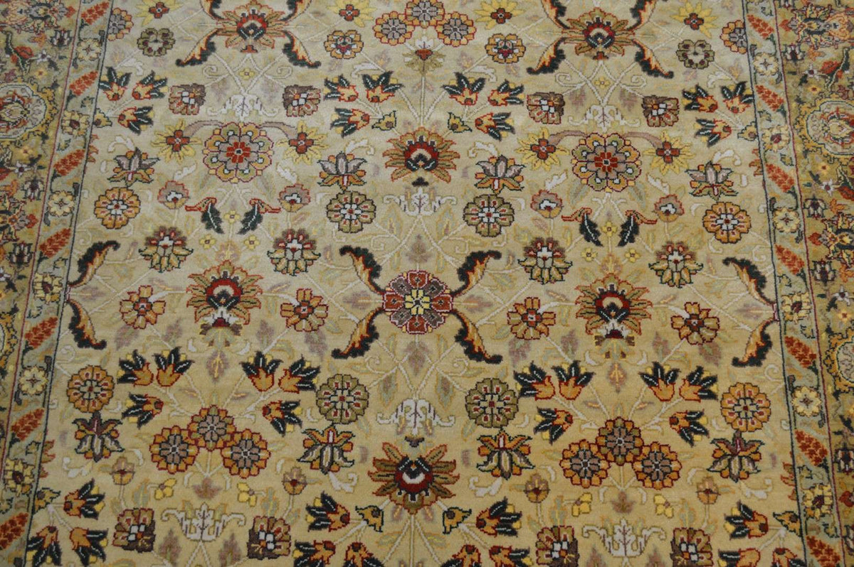 5' 1" x 7' 1" India Agra Rug image 6