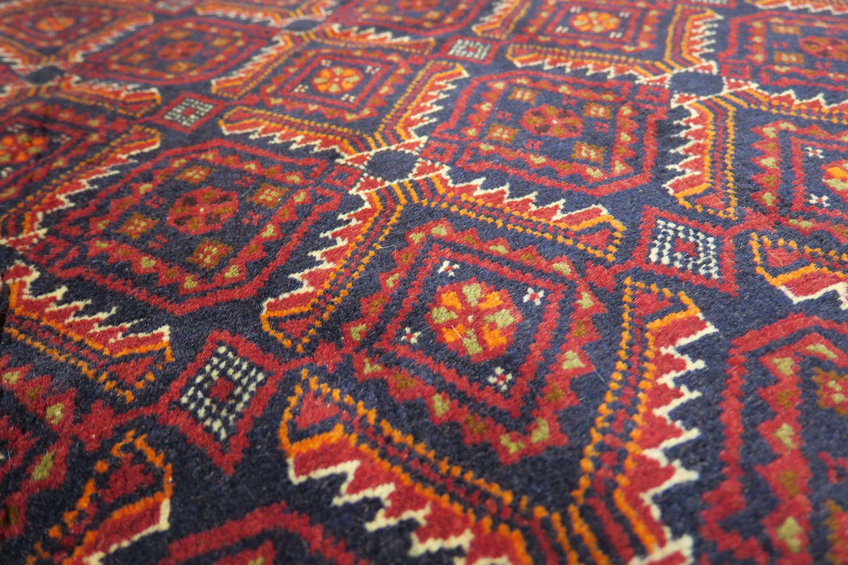 2' 9" x 5' 6" Persian Baluch Rug image 2