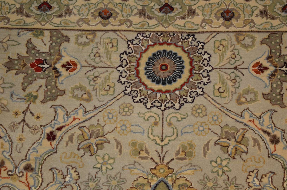 8' 1" x 10' 2" India Agra Rug image 3