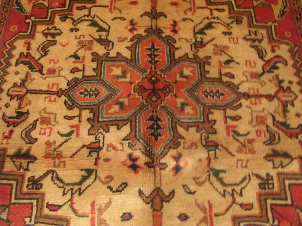 3' 8" x 5' 0" Persian Heriz Rug image 8