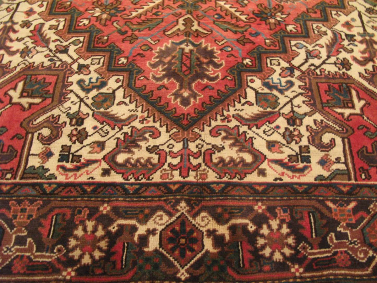 6' 5" x 9' 1" Persian Heriz Rug image 3