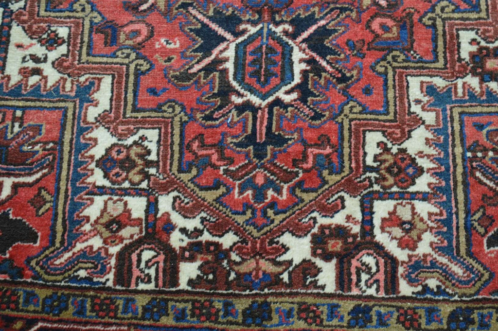6' 6" x 9' 3" Persian Heriz Rug image 4