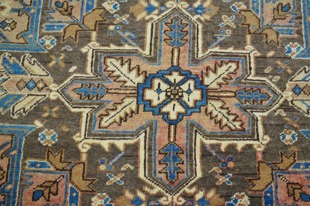 7' 6" x 8' 5" Persian Heriz Rug image 3