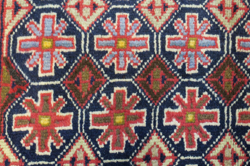 2' 9" x 4' 6" Persian Hamadan Rug image 2