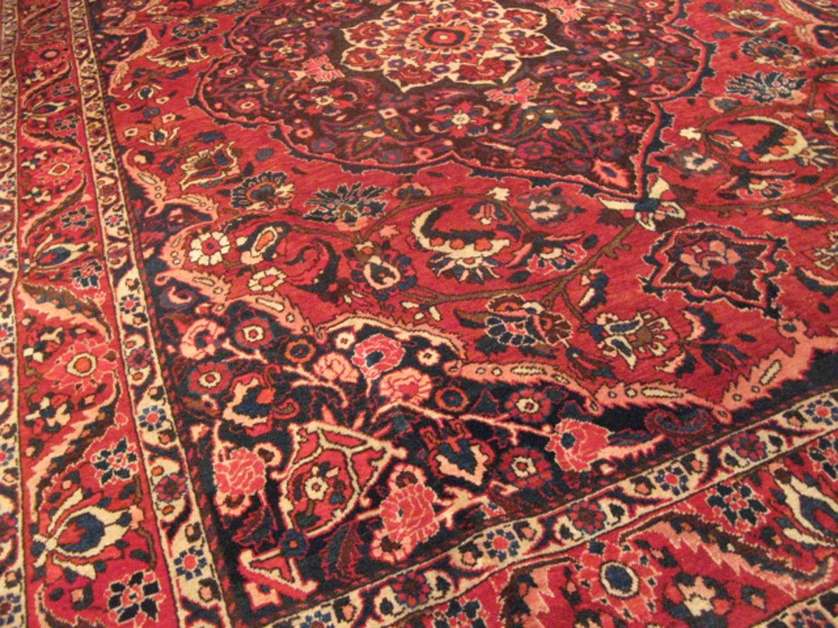 7' 0" x 10' 3" Vintage Bakhtiari Rug image 2
