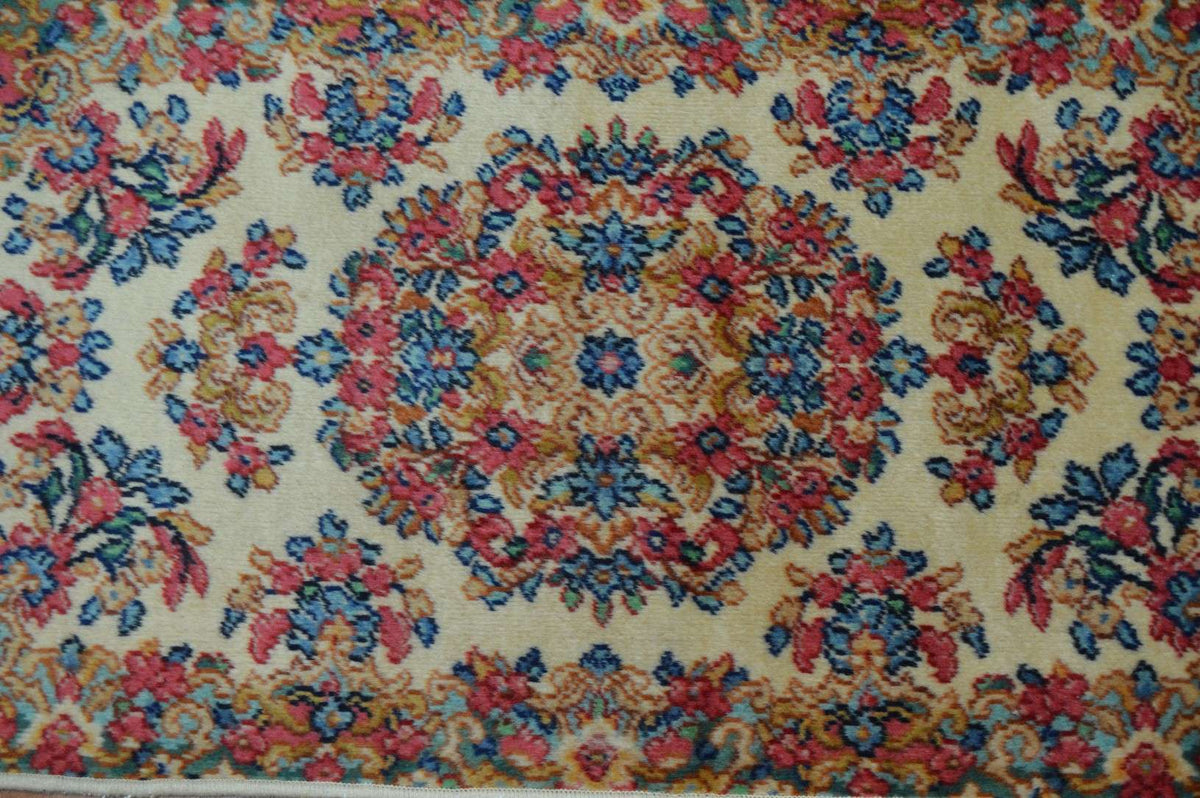 2' 0" x 4' 7" USA Karastan Rug image 8