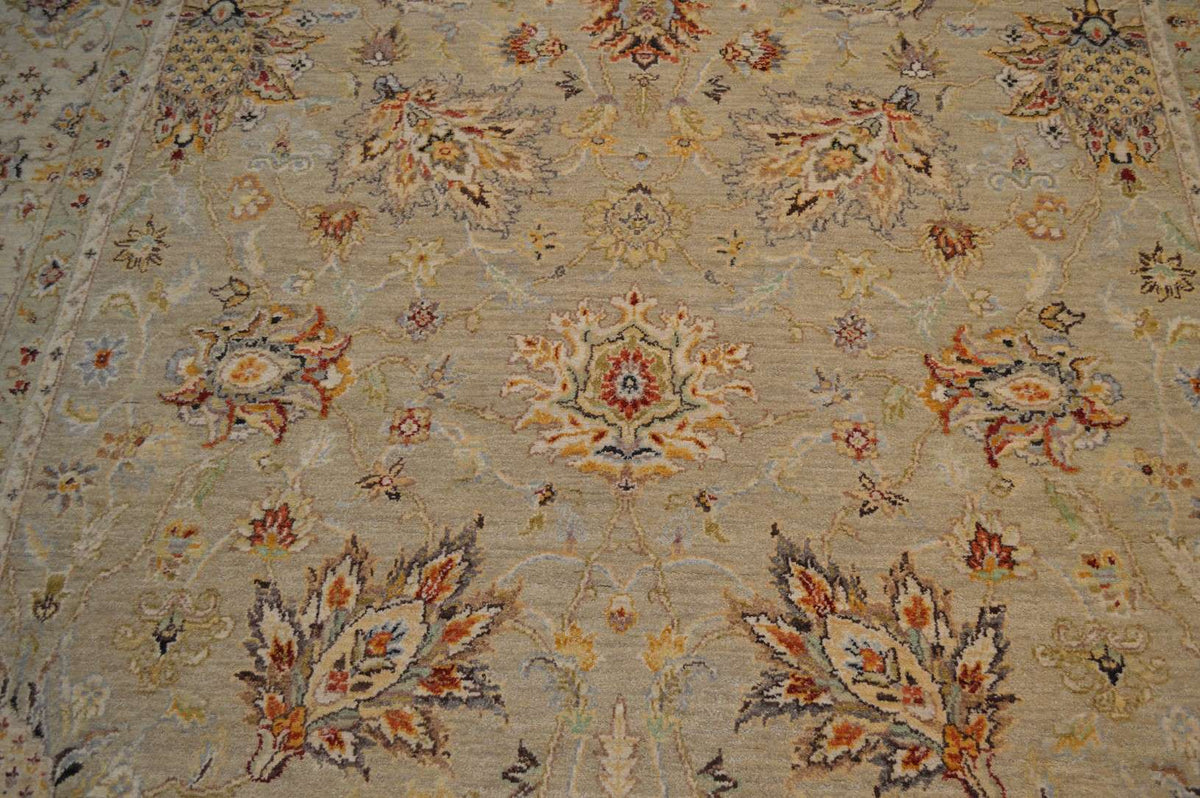 8' 0" x 8' 3" India Sultanabad Square Rug image 6
