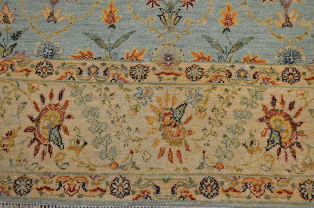 5' 9" x 9' 0" India Sultanabad Rug image 5