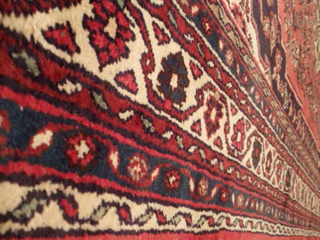 6' 9" x 10' 3" Persian Hosseinabad Rug image 4